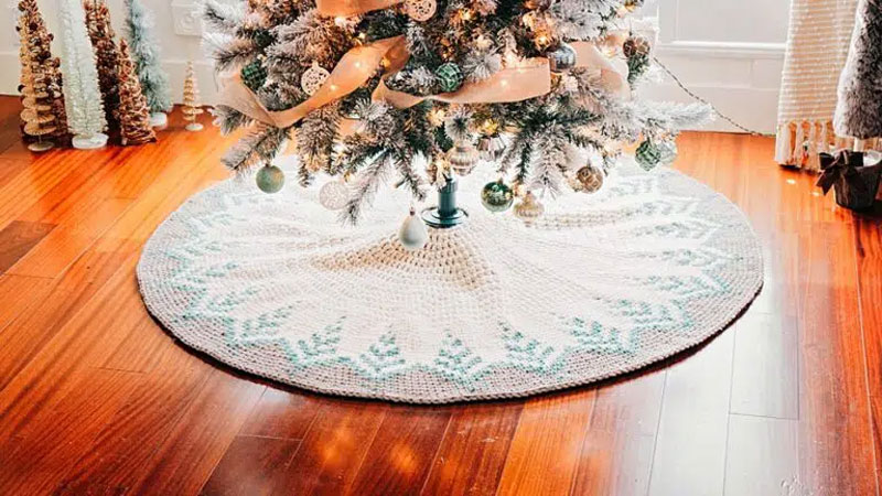 Pine Crochet Christmas tree Skirt
