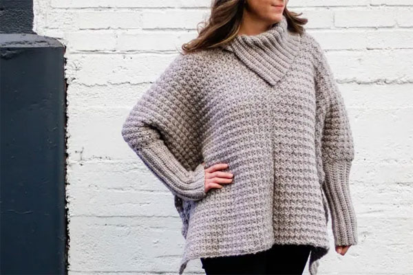 Simple crochet poncho with sleeves