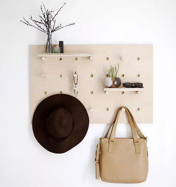 Keep Only the Essentials at the Entryway