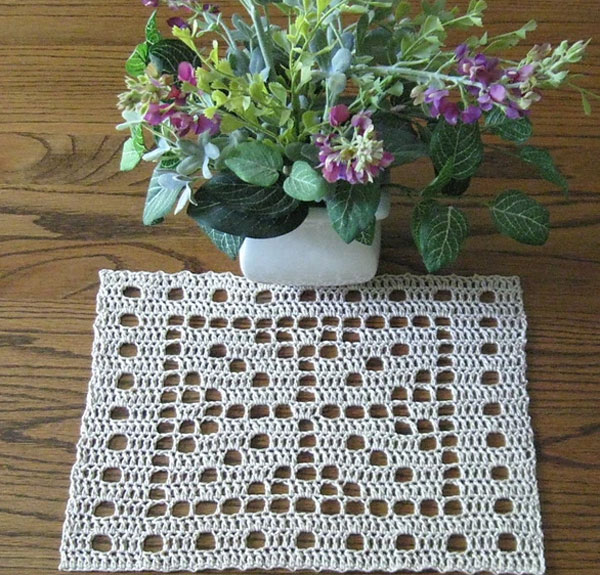 Filet Crochet Leaf Centerpiece