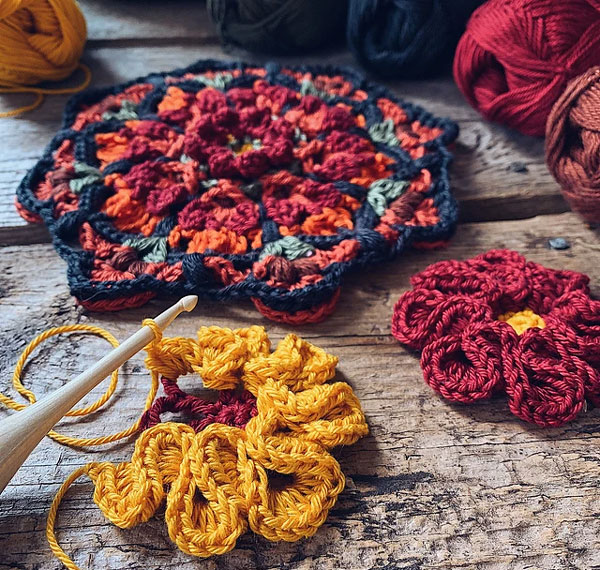 Loopy Crochet Flower Free Pattern