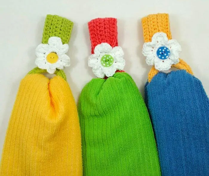 Crochet Daisy Towel Holder Topper - Free Pattern